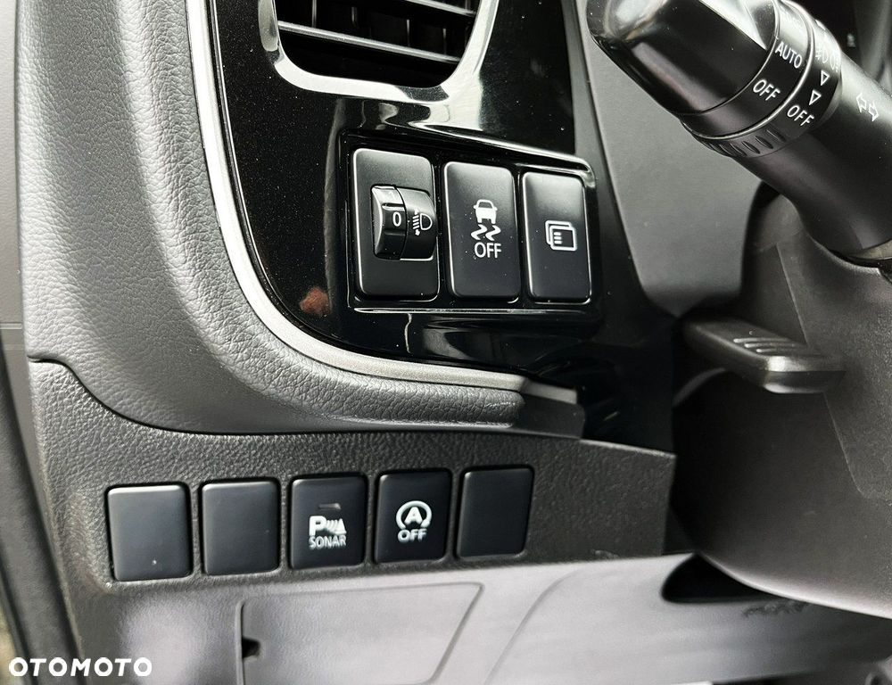 Mitsubishi Outlander 2.0 Instyle + 4WD CVT - 27