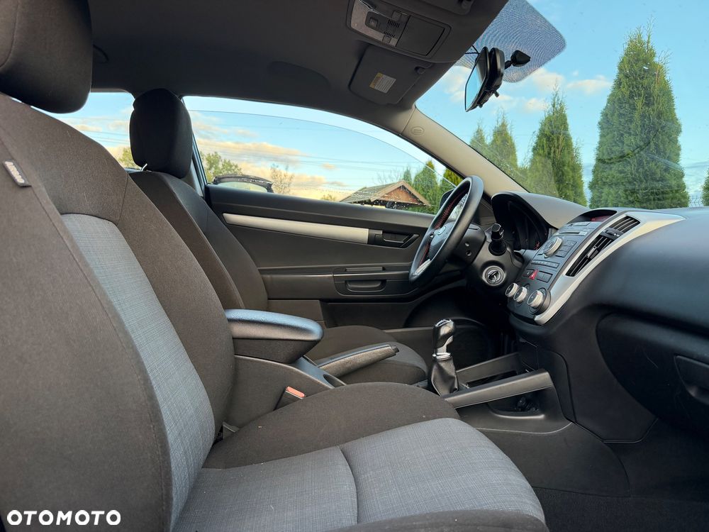 Kia Ceed - 9