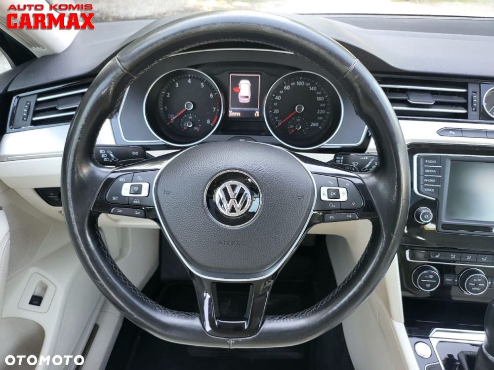 Volkswagen Passat - 12