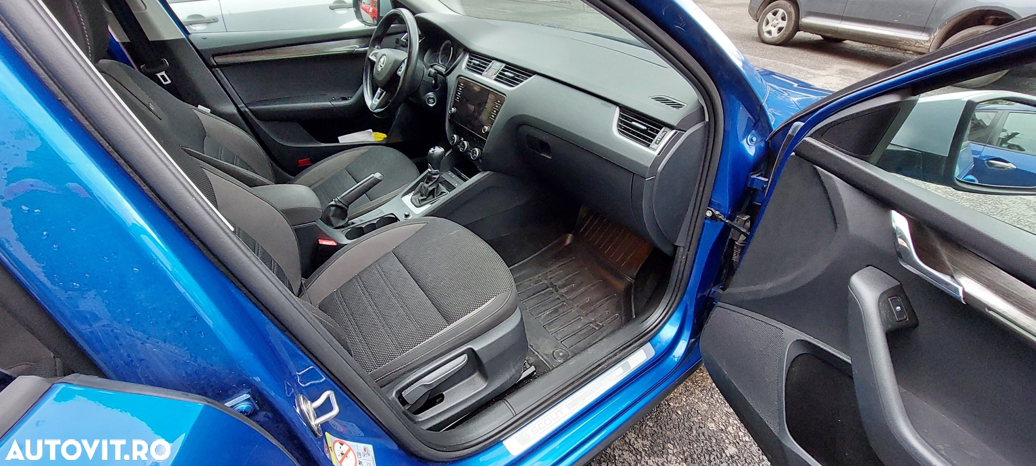 Skoda Octavia Combi Diesel 2.0 TDI 4X4 DSG Scout - 11