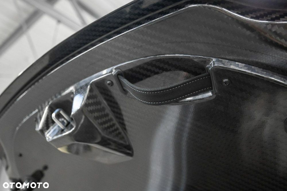 Mercedes-Benz AMG GT - 34