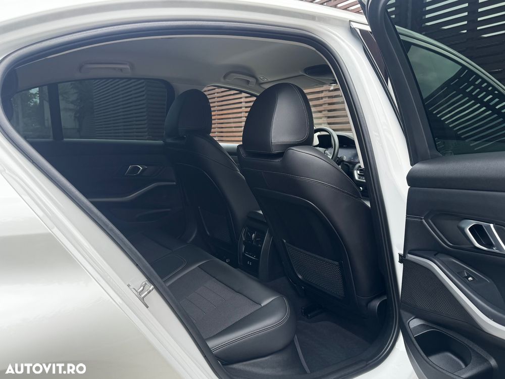 BMW Seria 3 330e Aut. Luxury Line - 23