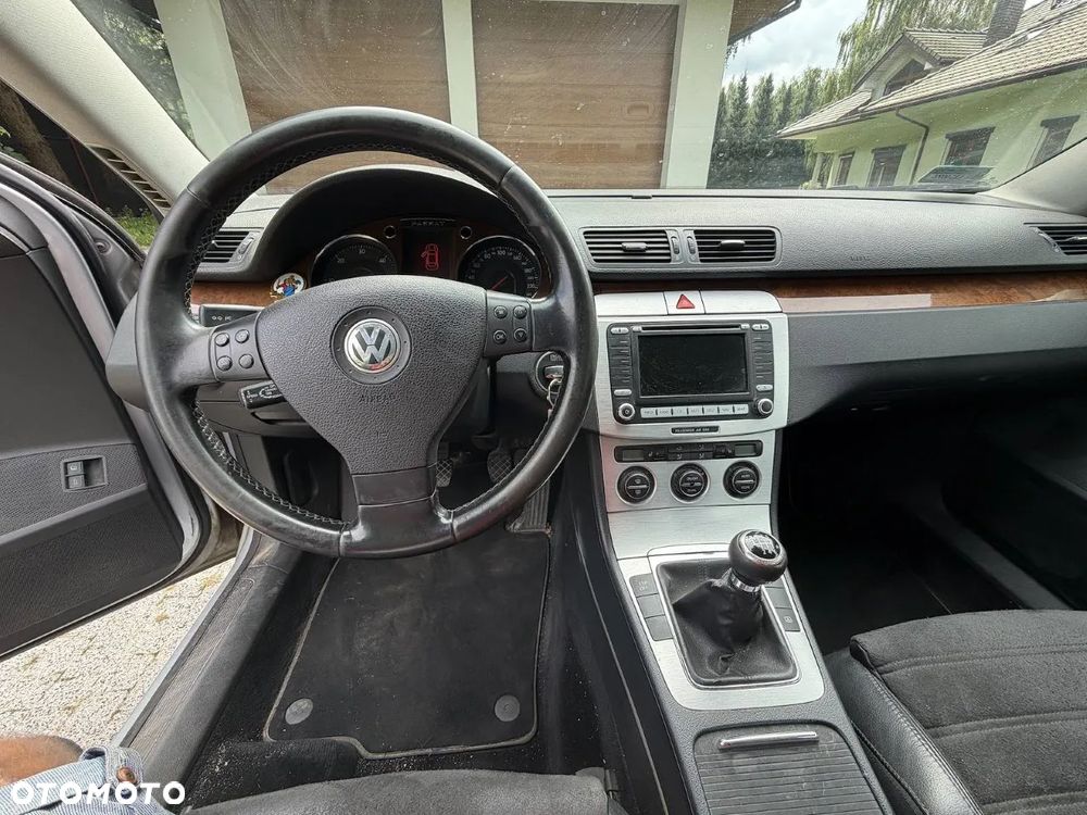 Volkswagen Passat - 11