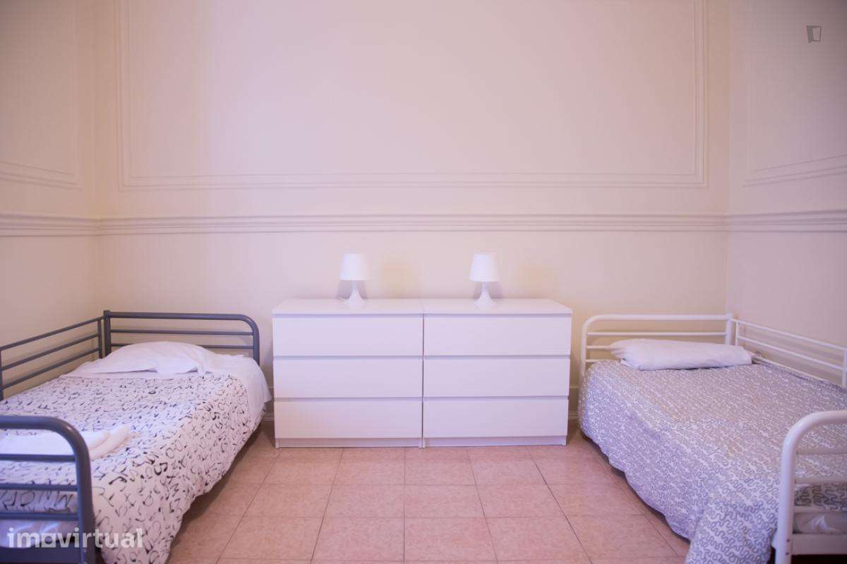Quarto - localizado em São Sebastião Lisbon - Grande imagem: 2/17