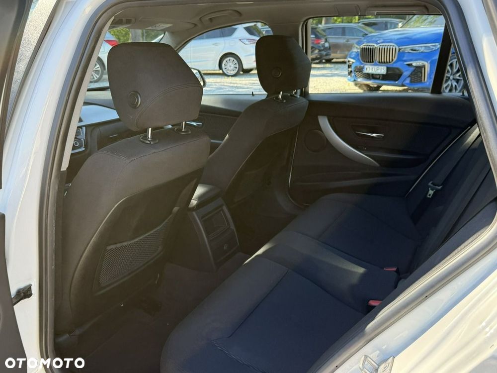BMW Seria 3 318i GPF - 17