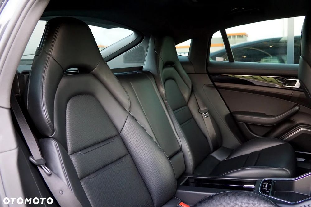 Porsche Panamera 4 - 23