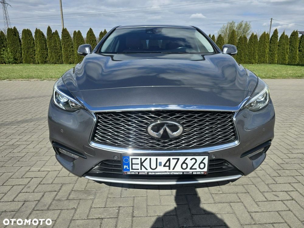 Infiniti Q30 - 4