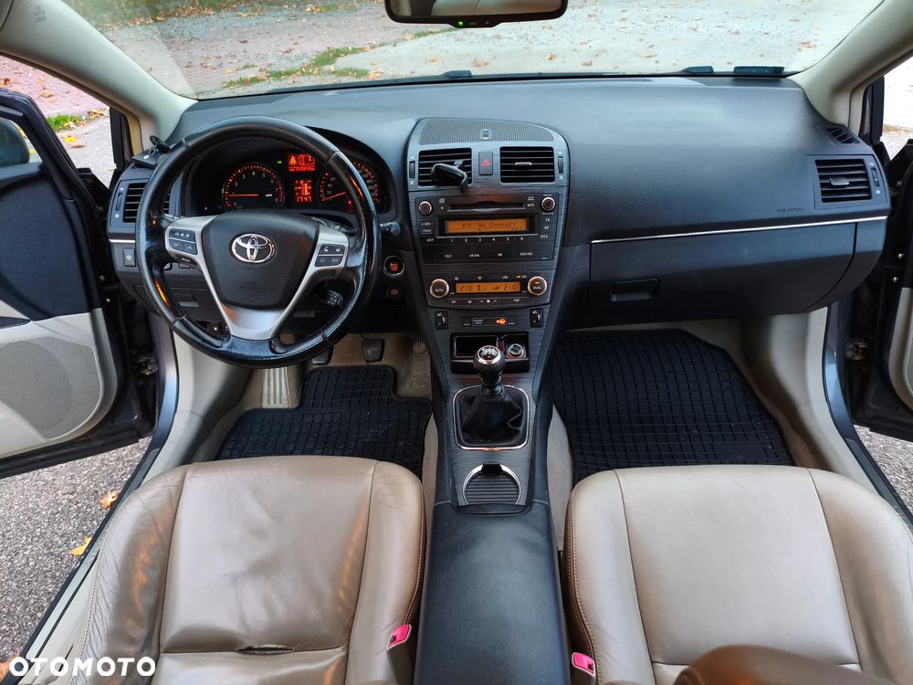 Toyota Avensis - 8