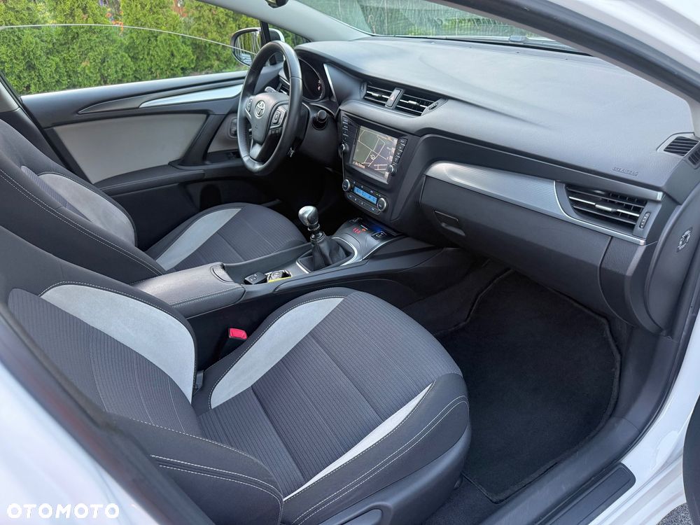Toyota Avensis Touring Sports 1.8 Edition S+ - 16
