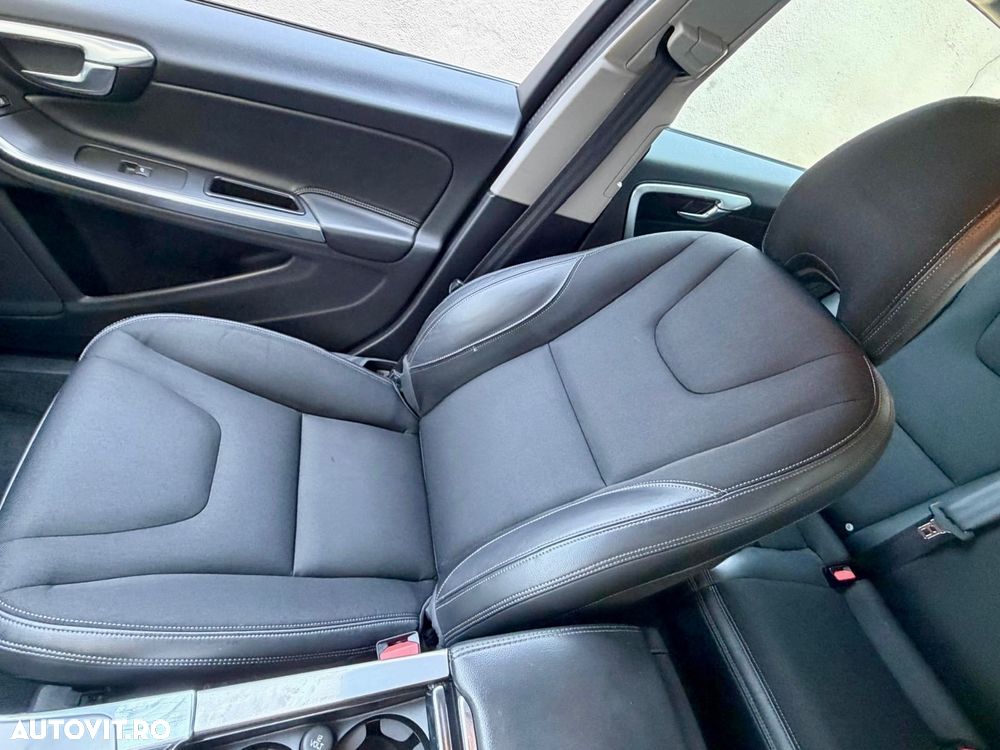 Volvo V60 D4 Momentum - 12
