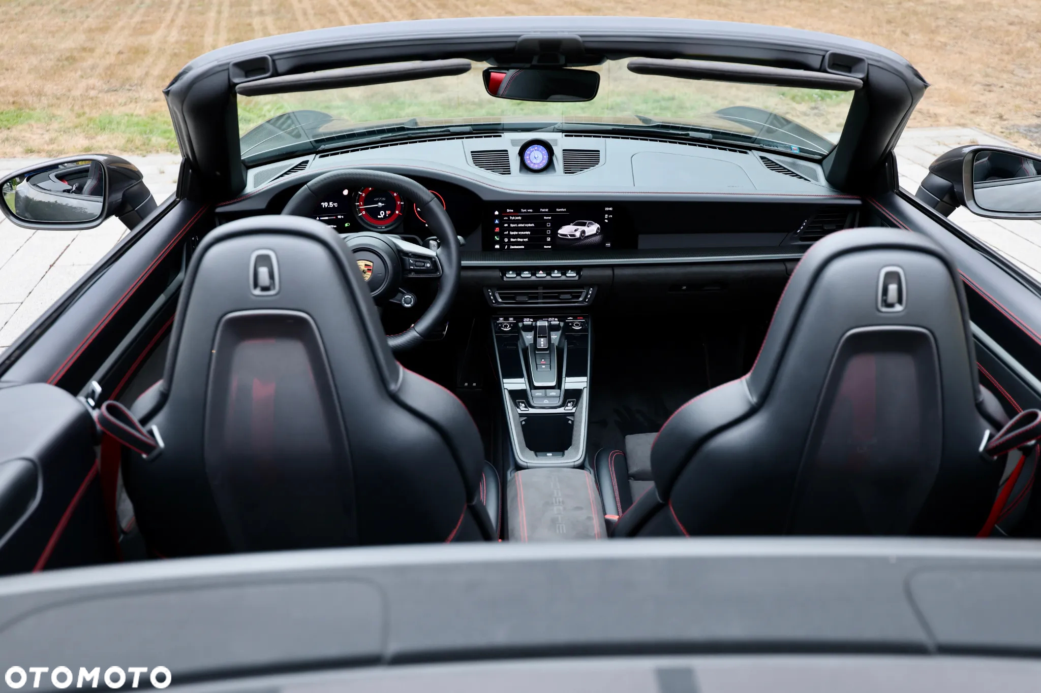 Porsche 911 Carrera 4 GTS Cabrio - 4