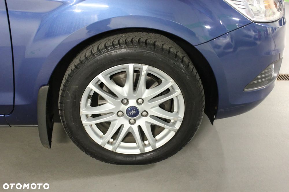 Ford Focus 2.0 Ghia - 30