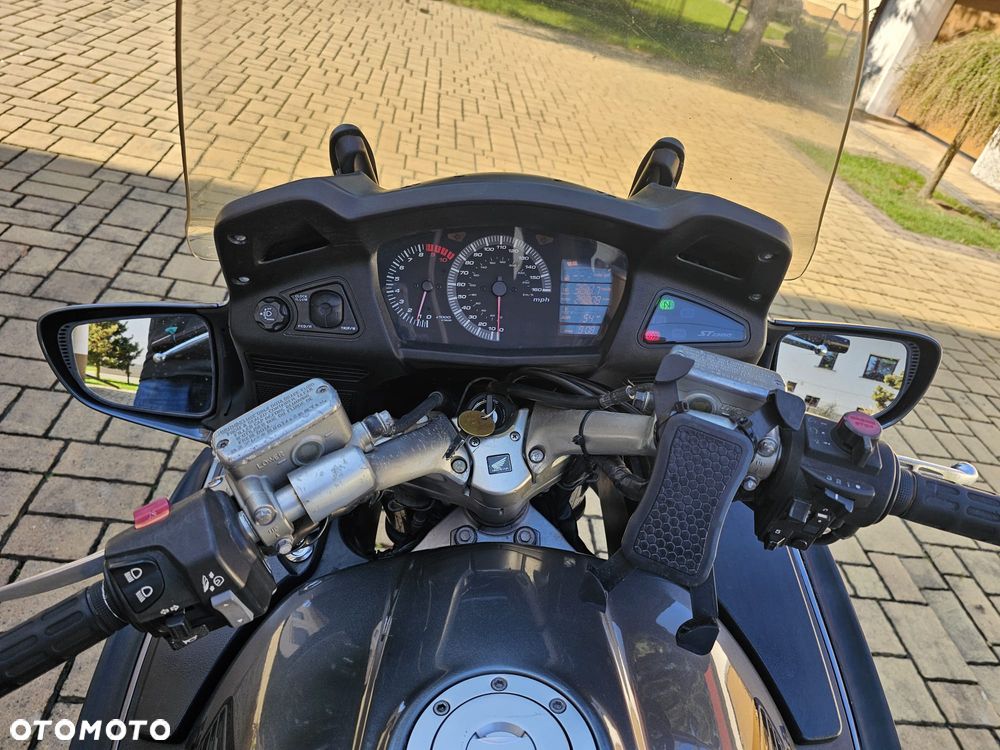 Honda ST - 1
