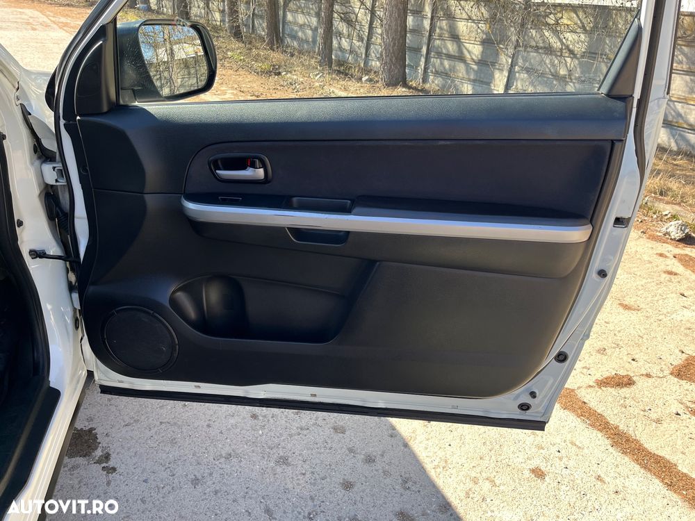 Suzuki Grand Vitara 2.4 Club - 16