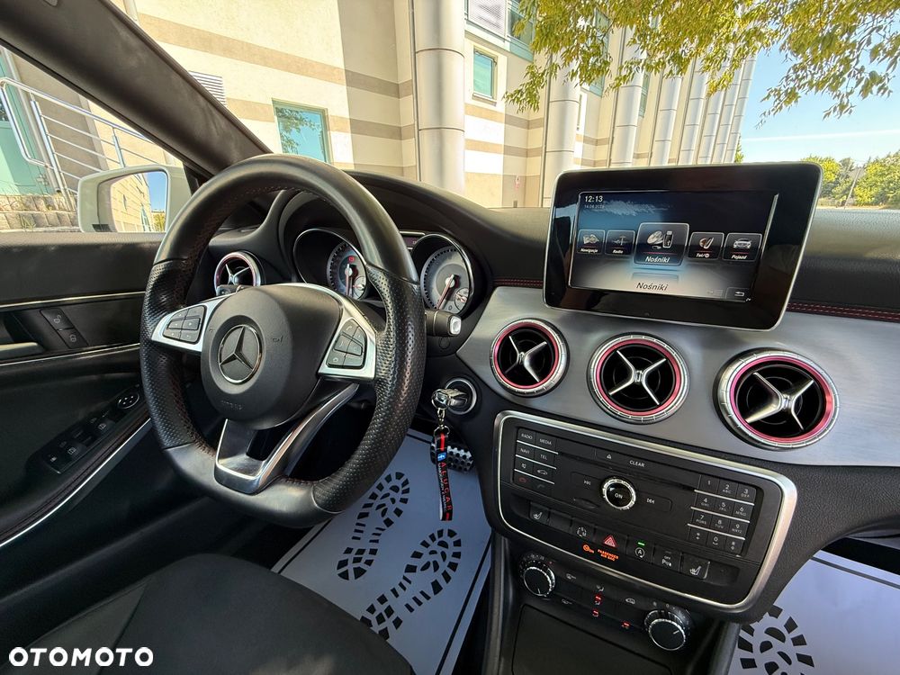 Mercedes-Benz CLA 180 7G-DCT AMG Line - 22