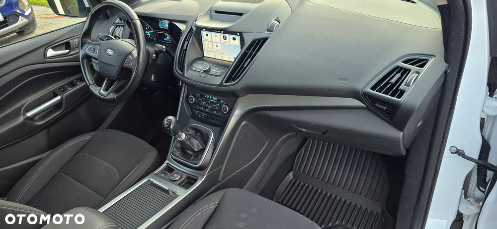 Ford Kuga 1.5 EcoBoost 2x4 Titanium - 23