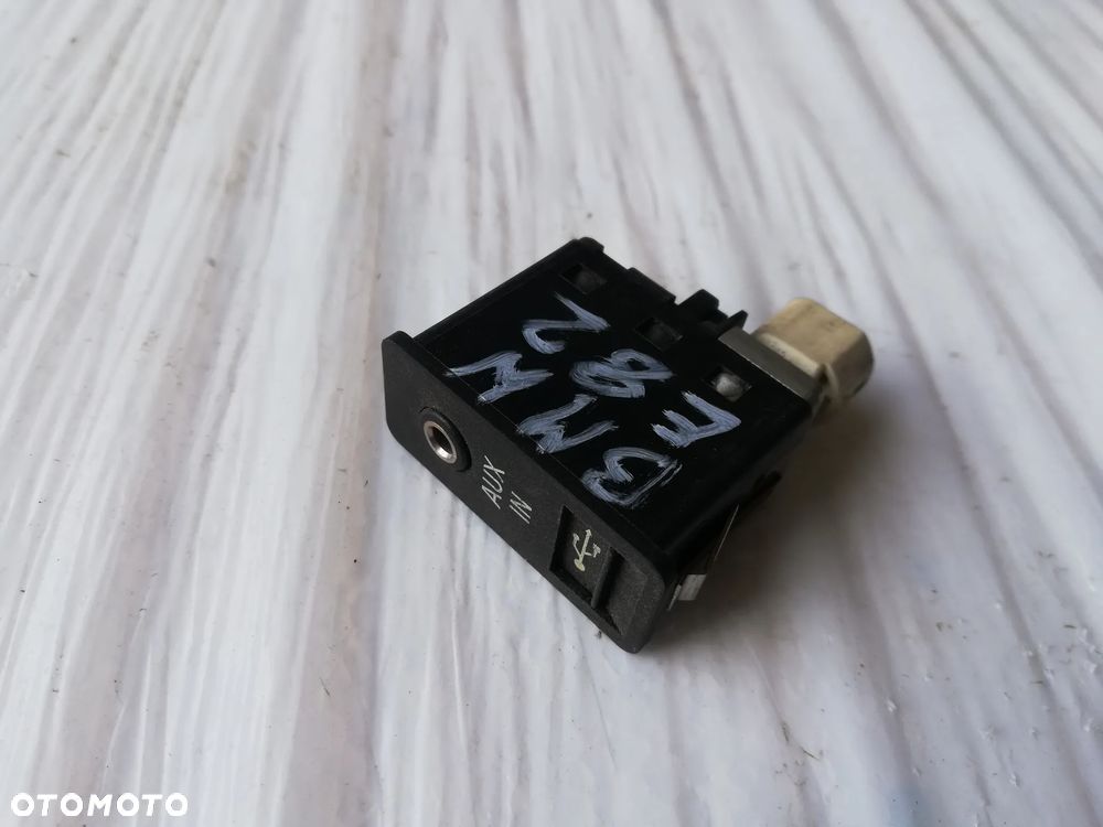 ZŁĄCZE GNIAZDO USB AUX IN BMW F10 F11 E82 9129651 - 1