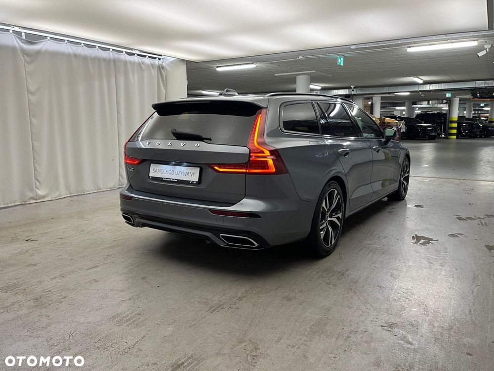 Volvo V60 B4 B R-Design - 12