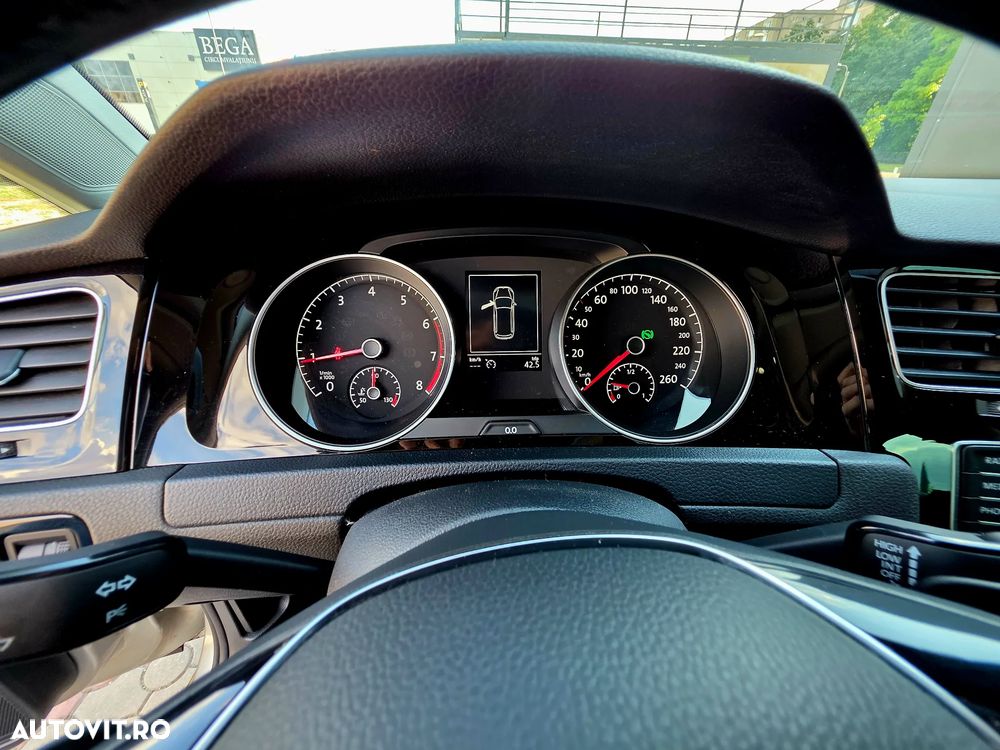 Volkswagen Golf - 11