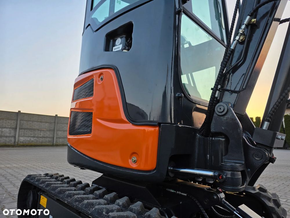 Inny NOWA minikoparka TORQMATIK ME18, silnik Yanmar 3TNV74F 11.2 kW - 16