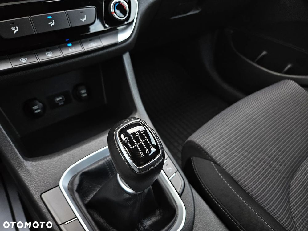Hyundai i30 1.5 DPI Classic + - 26