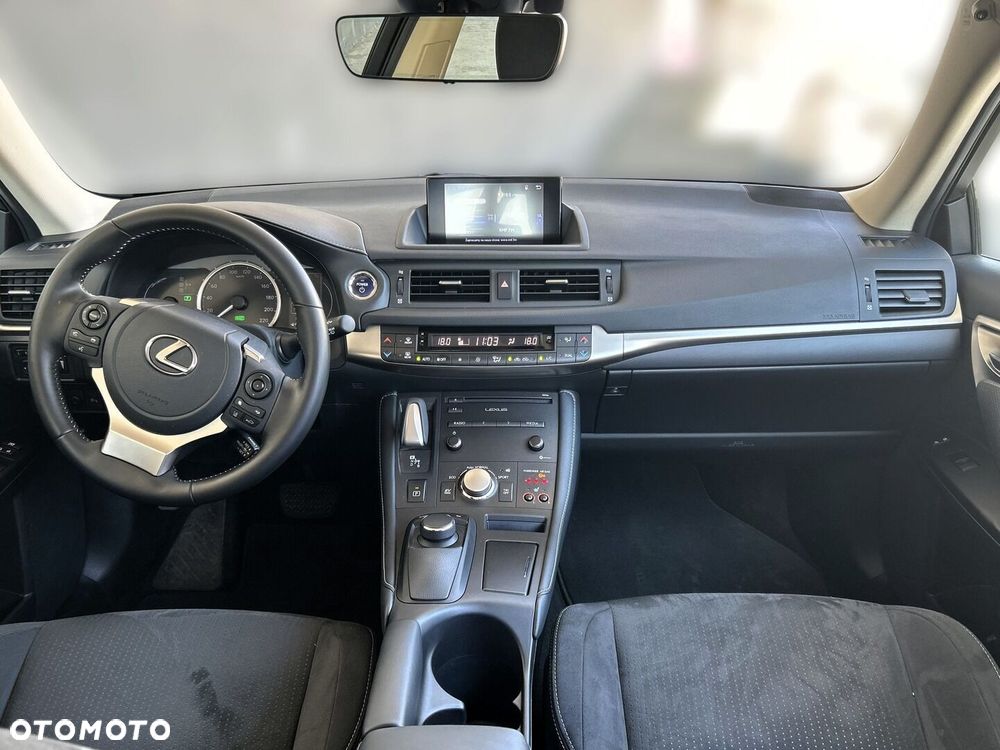 Lexus CT - 12