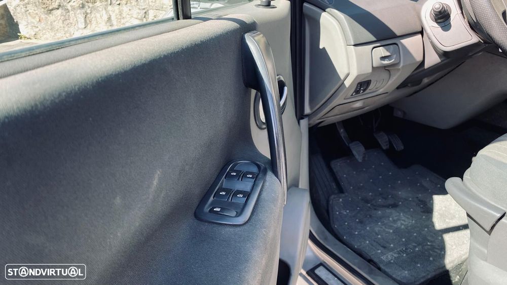 Renault Scénic 1.5 dCi Confort - 11