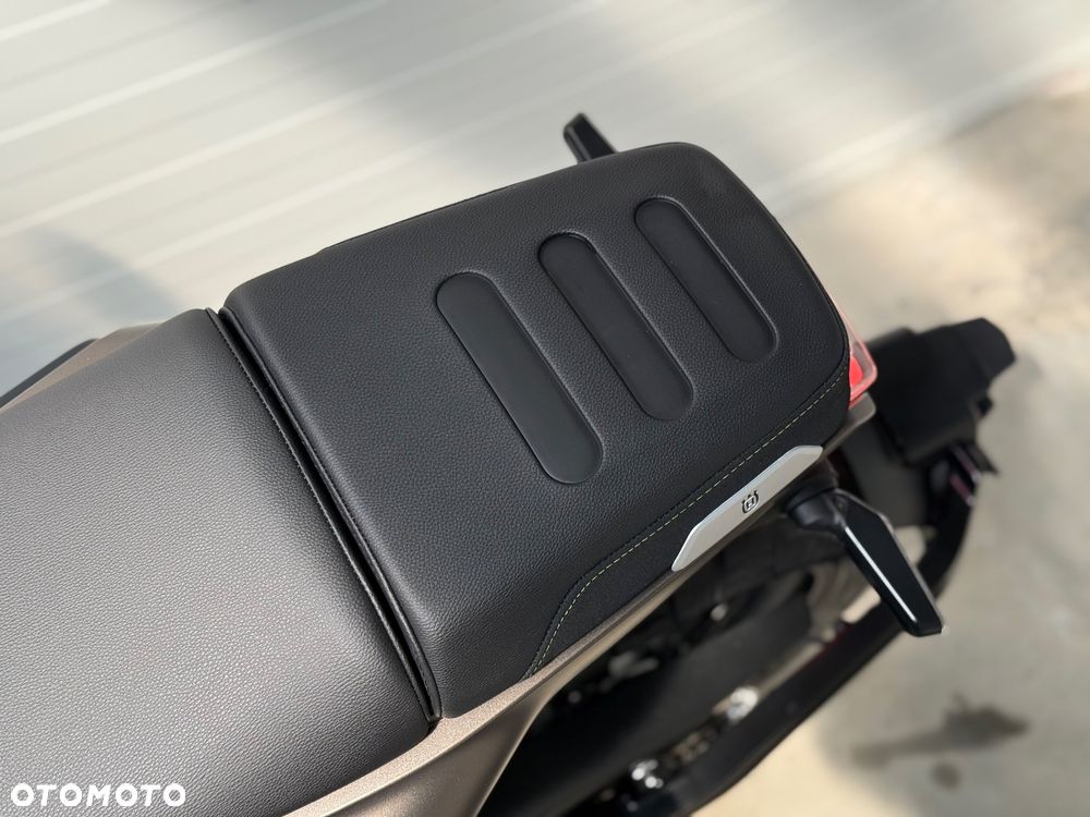 Husqvarna Svartpilen - 30