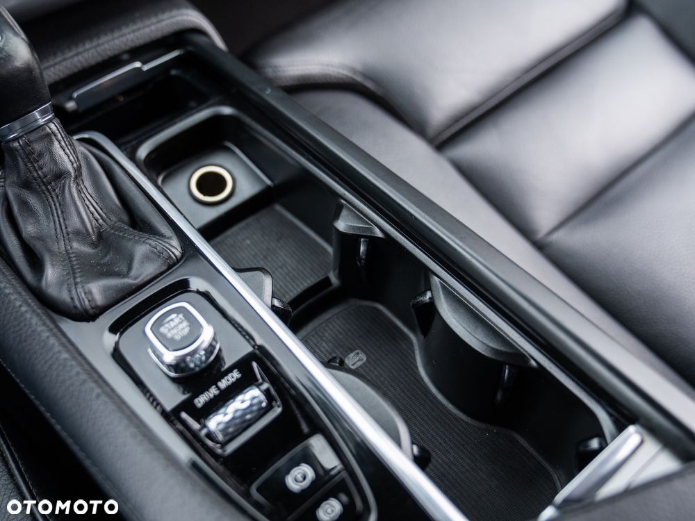 Volvo XC 90 B5 D AWD Geartronic Momentum Pro - 40