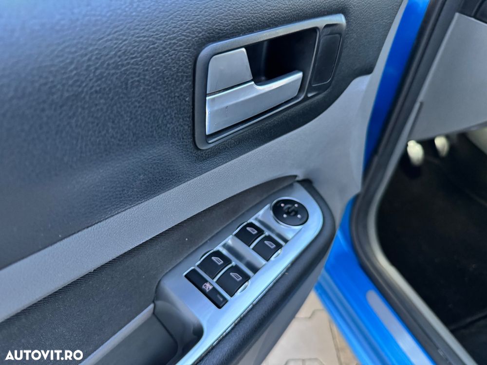 Ford Focus 2.0 TDCi DPF Ghia - 35