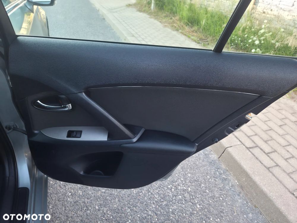 Toyota Avensis 1.8 Active - 15
