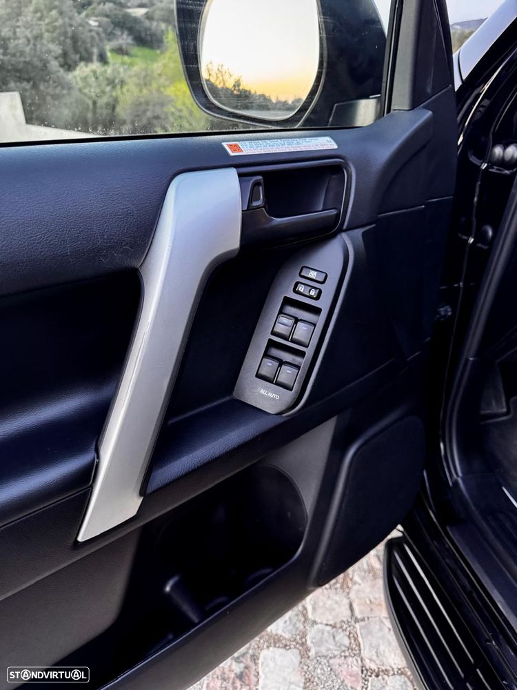 Toyota Land Cruiser 2.8 D-4D Auto Executive - 31