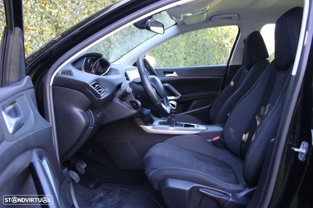 Peugeot 308 1.2 PureTech Allure Pack - 5