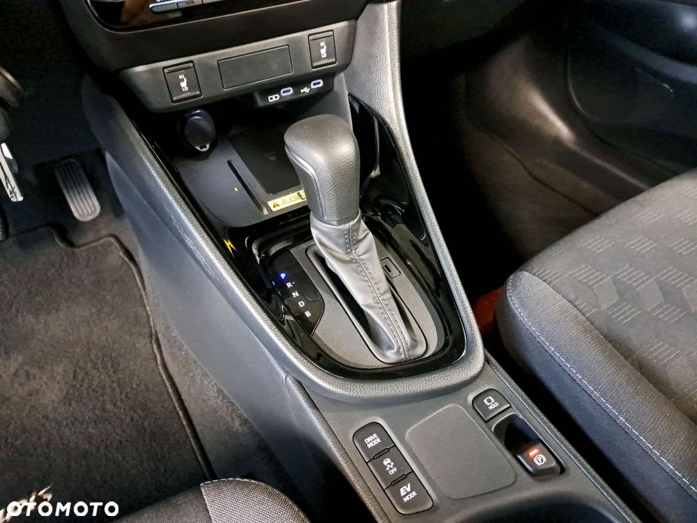 Toyota Yaris Hybrid 1.5 Style - 26