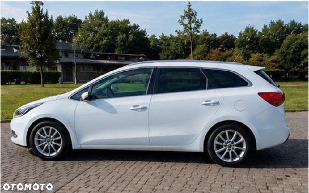 Kia Ceed 1.6 CRDi 128 Dream Team Edition - 5