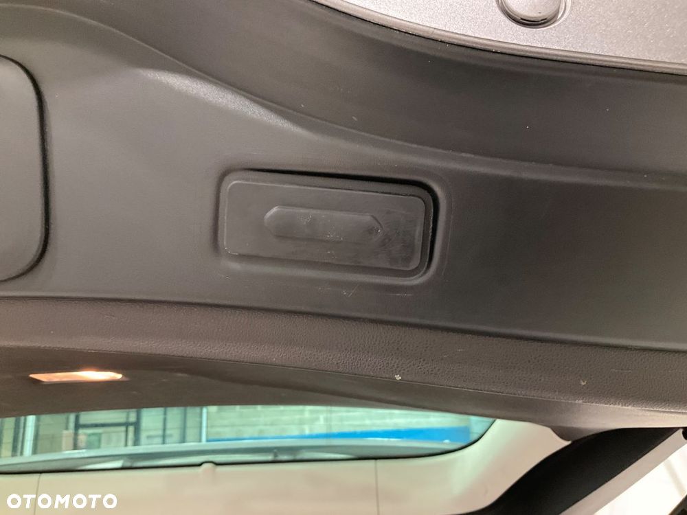 Renault Espace 1.6 dCi Energy Initiale Paris EDC 7os - 18