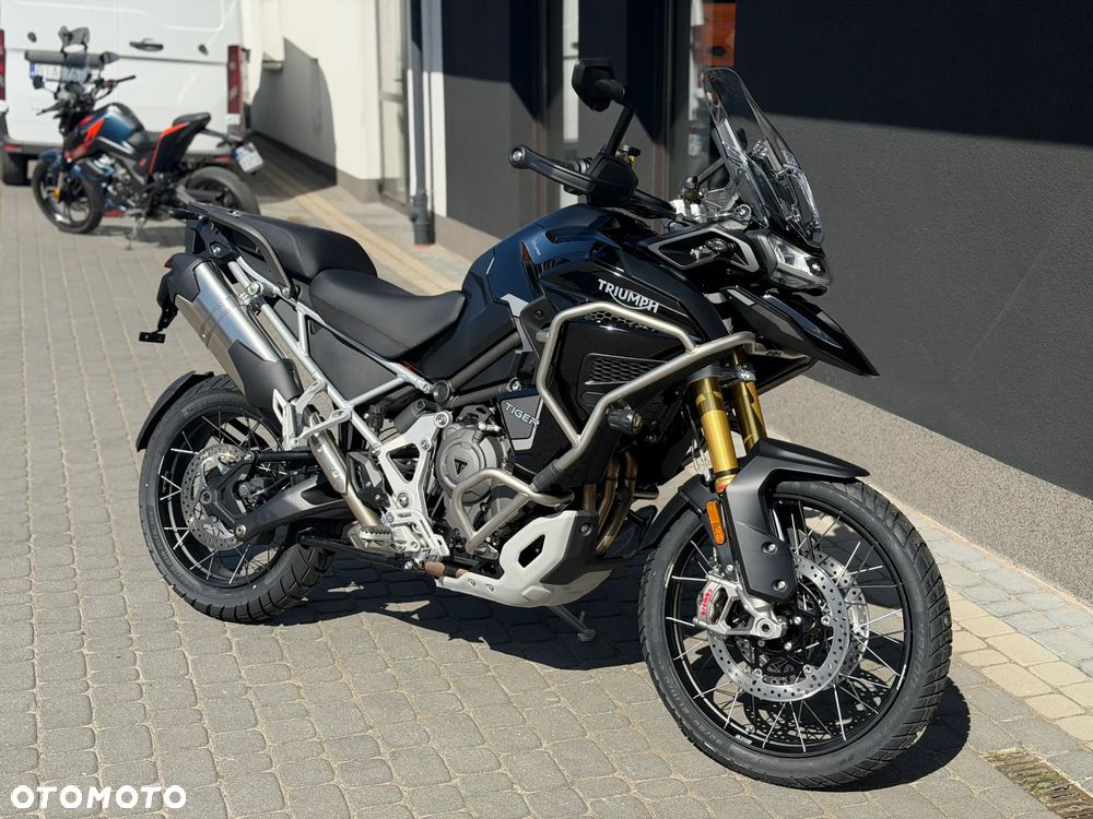 Triumph Tiger - 1