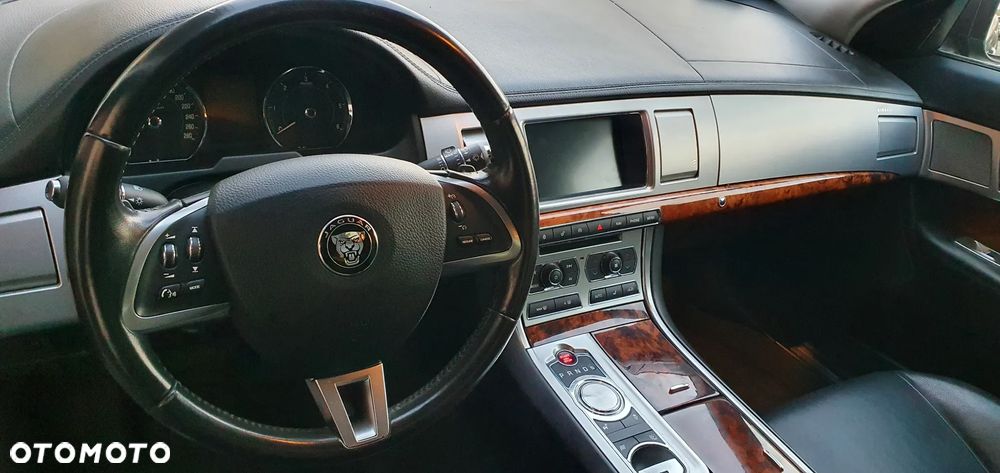 Jaguar XF - 14