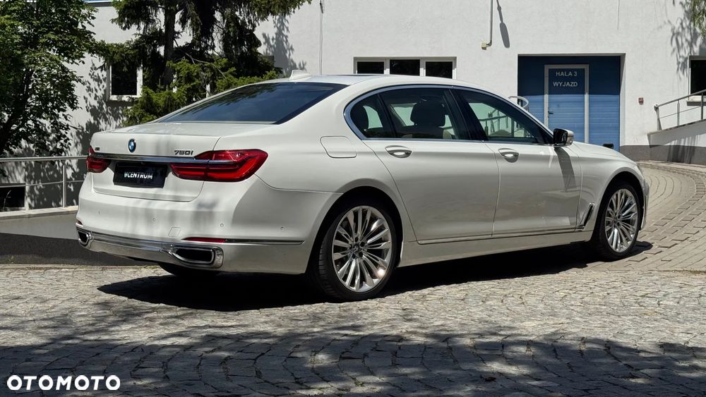 BMW Seria 7 750Li xDrive - 12