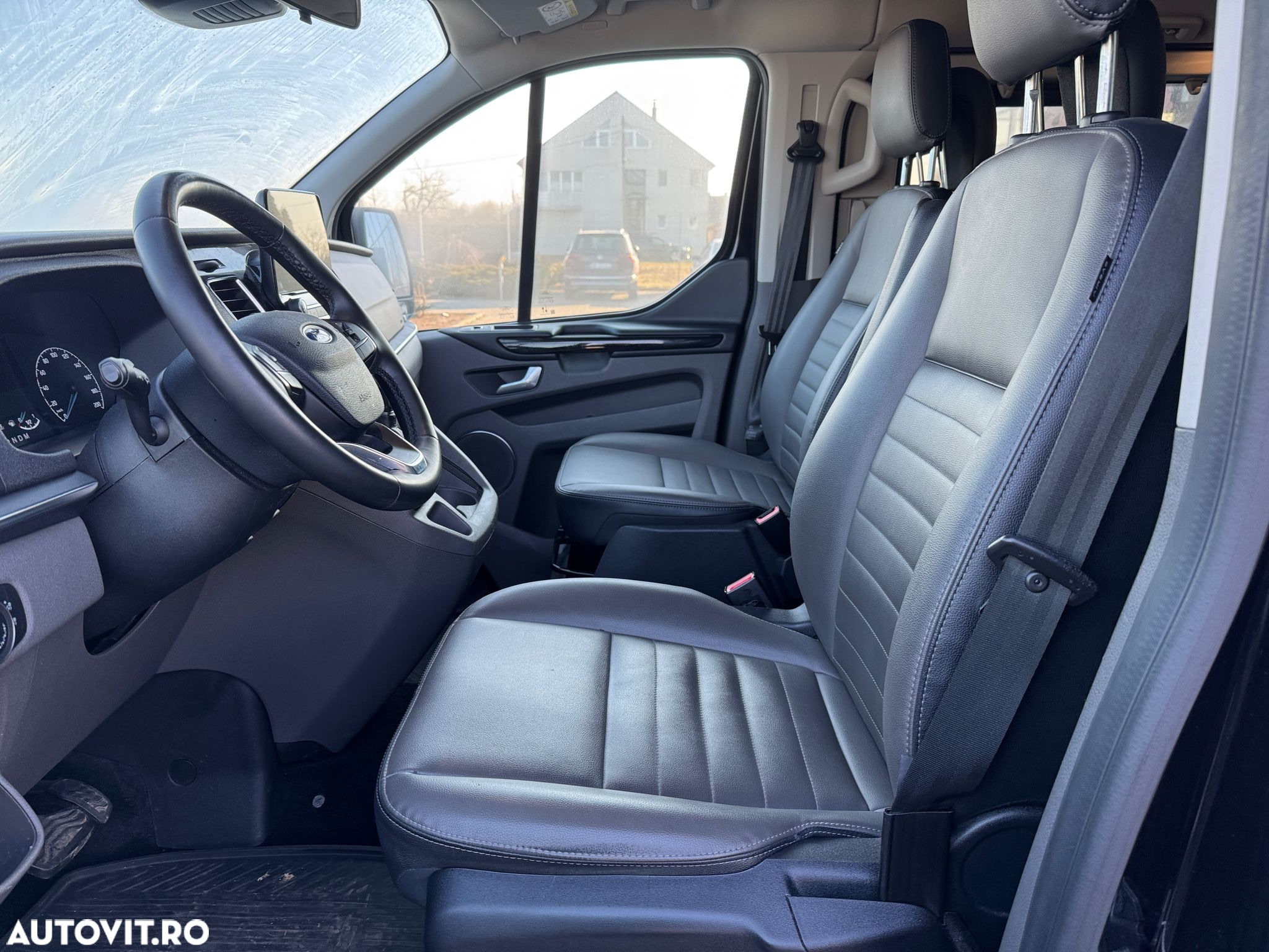 Ford Tourneo Custom Bus 320 2.0 EcoBlue 170 CP L2H1 Titanium X Aut. - 36