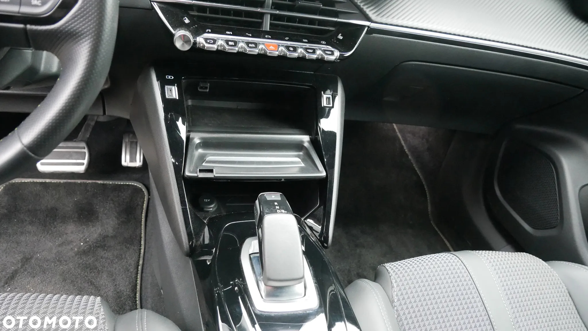 Peugeot 2008 e-2008 GT Pack - 32