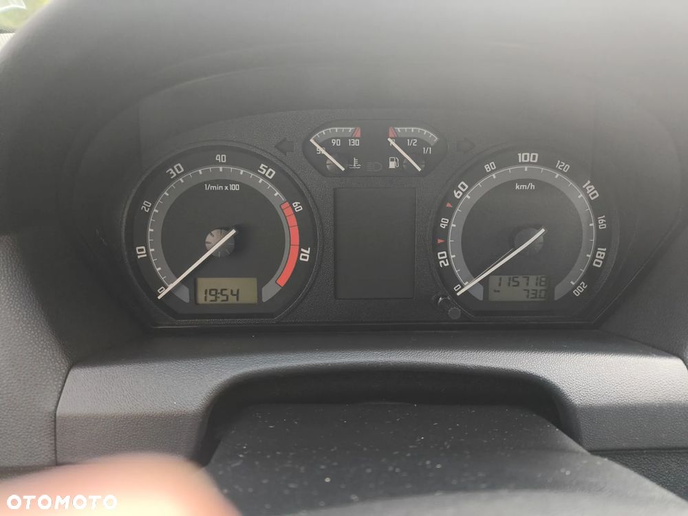 Skoda Fabia 1.4 16V Ice Ambiente - 5