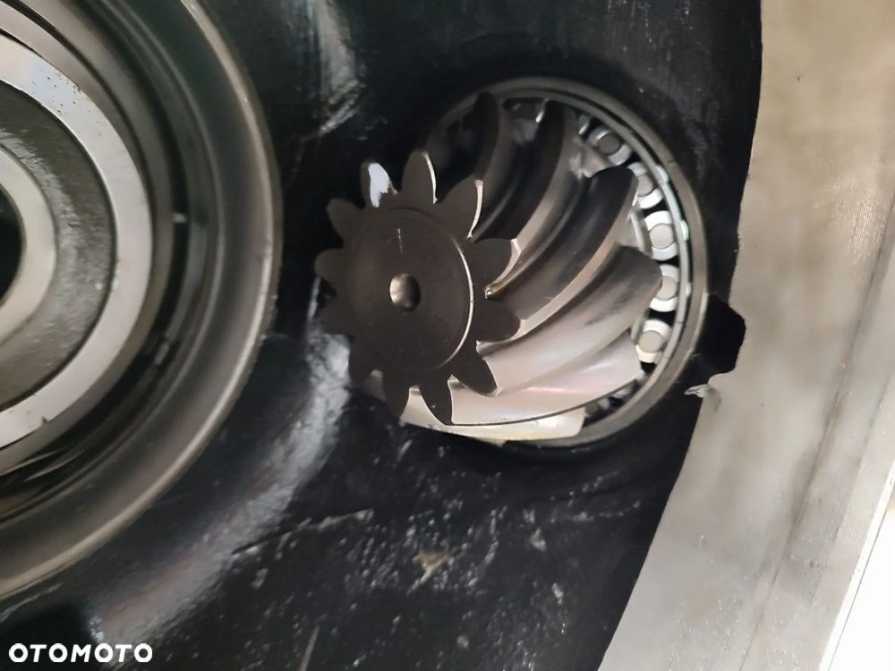 Dyferencjał 33X12 obudowa mostu VALTRA N121 - 9