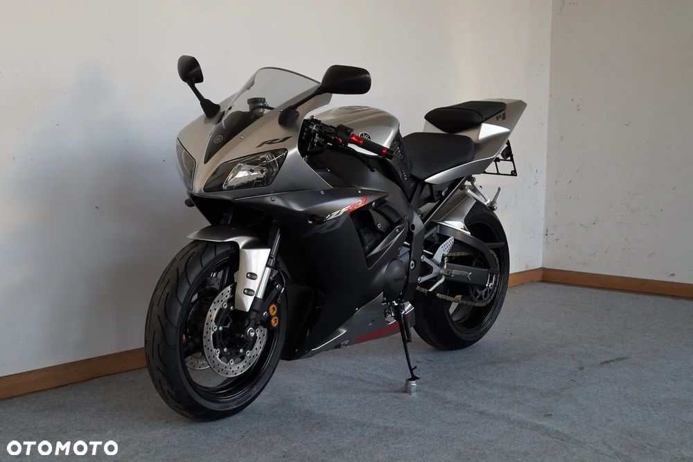 Yamaha R1 - 3