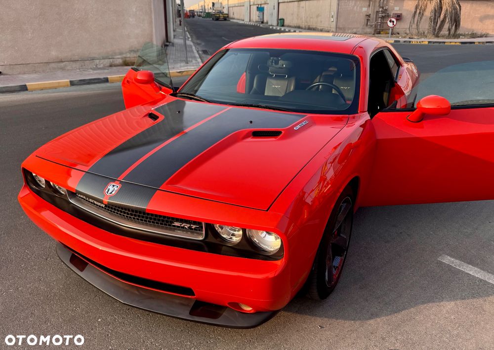 Dodge Challenger 6.1 SRT8 - 9