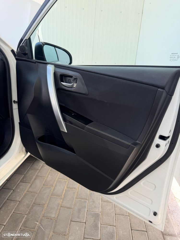 Toyota Auris - 16