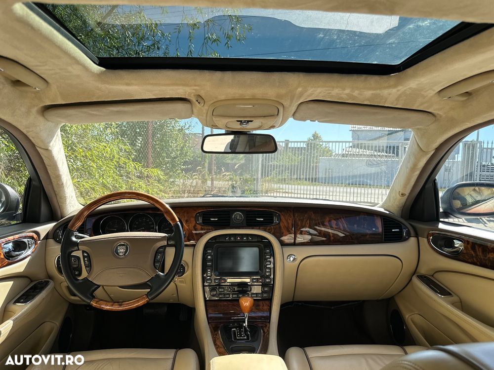 Jaguar XJ - 8