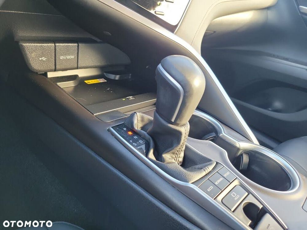 Toyota Camry Executive - 8