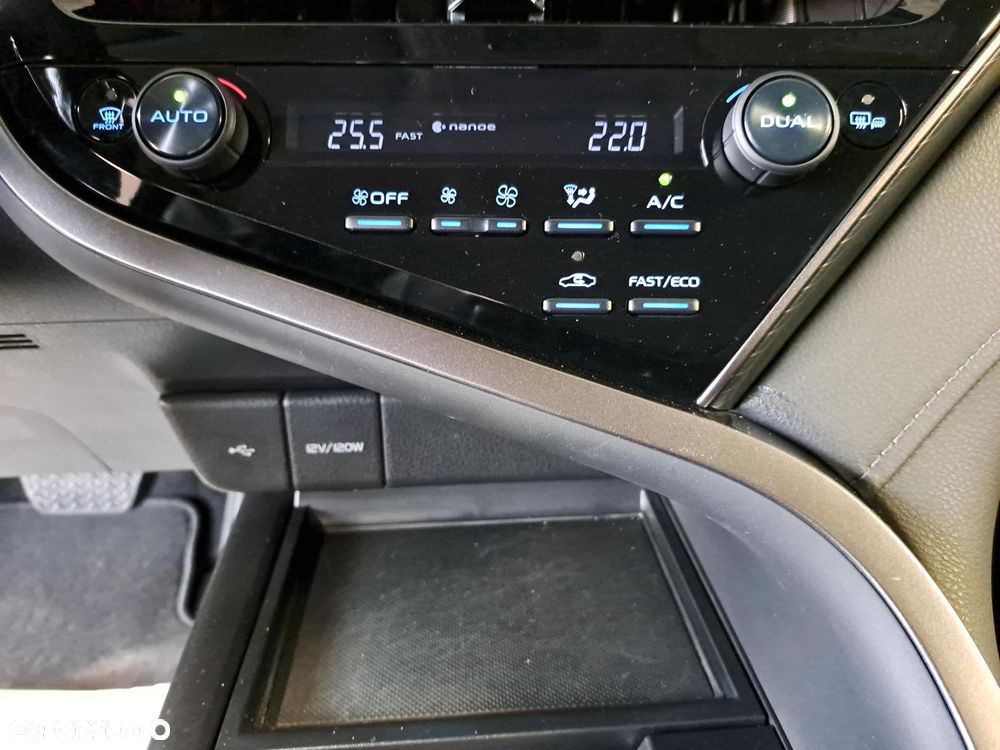 Toyota Camry 2.5 Hybrid Comfort CVT - 26