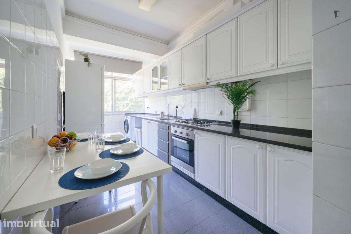 Quarto - localizado em Almada Lisbon - Grande imagem: 4/13